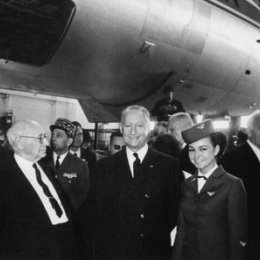 Фотография "А.Н.Туполев и министр обороны Франции Пьер Мессмер во время посещения ОКБ Туполева. Предпоказ самолета Ту-154, 1968 г."