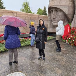 Фотография "Спасибо, Солдат. Ты отдал свою жизнь, чтобы мы жили. Мы не забудем это!"