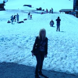 Фотография "Whistler, British Columbia -1го Июня, 2013 - 
Поездка от работы. Народ на санках катался, на горе - а внизу можно было загарать + 27.
Лыжный сезон у них закончился 27-го Мая. Мне там очень понравилось..."