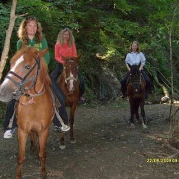 Фотография "Моя сестра- Наташа, я и Ира Касперович катаемся в горах на лошадях"