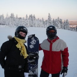 Фотография "Snowboarding, Tahko 2010, Finland.
Я справа в красном."