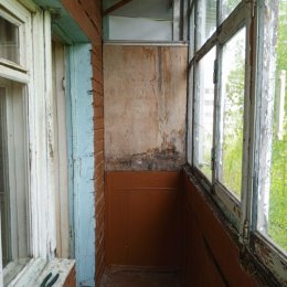 Фотография "Идёт демонтаж старого балкона . Через пару недель будет установлен новый "