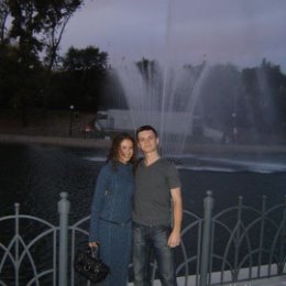 Фотография "Оленька со мной на фоне фонтана."