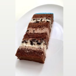 Фотография "◾️Шоколадный бисквит с молочным шоколадом ◾️Воздушный крем  Орео -с печеньем Орео
◾️Пропитка на молочном шоколаде
◾️Мусс Орео"