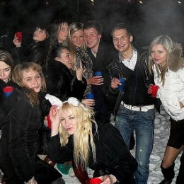 Фотография "новый год 2011)))) Я, моя Сестренка и мои любимые и близкие друзья)))))"