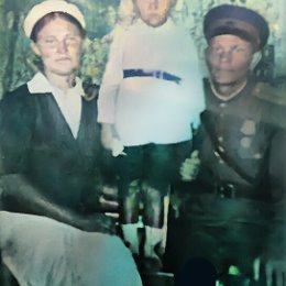 Фотография "1944 г. мои отец ,мама и старший брат Николай."