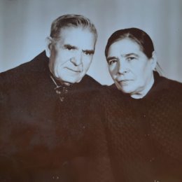 Фотография "Бабушкин родной брат Артюшин Пётр Арсентьевич с женой Пелагеей"