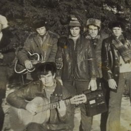 Фотография "Успенка. 1983 г  учились. на  водителей"