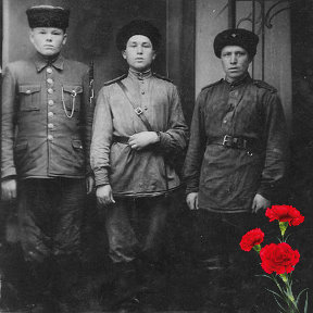 Фотография "Мой отуц, Беляк Василий Исакович (крайний слева) в начале мая 1945 года под Прагой со своими фронтовыми друзьями. Здесь ему только 20 лет, а сейчас уже 94."