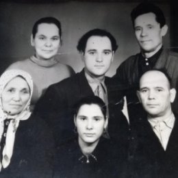 Фотография "Семья Волосатовых(справа вверху мой отец-Павел)"
