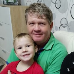 Фотография "Я с Матвейкрй и сын Вадим с Владиком , сыночки его так быстро выросли , копец ... Новосиб"