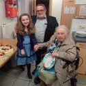 Фотография "В день 70 летия с мамой , внучкой и тортом !!!"