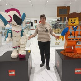 Фотография "С-П, музей LEGO. Интересно даже взрослому. Решили с внучкой собрать такие фигуры."