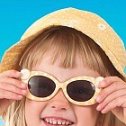 Фотография "Распродажа! Солнцезащитные очки "Летний день" (для детей 4-6 лет).
Яркий "цветочный" дизайн. Материал: пластик. Размер: 13 х 12,5 х 4 см."