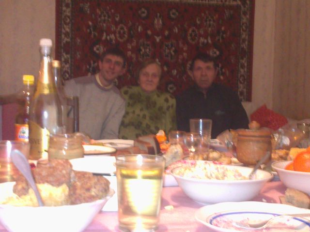 С бабушкой и дедушкой провожаем Старый год. :-)
