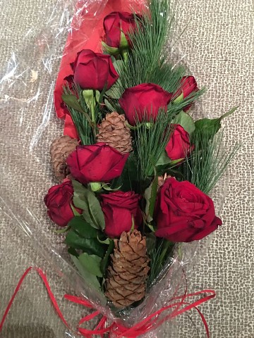 Очень трогательно получить букет роз с нашими сибирскими кедровыми шишками на концерте во Франкфурте!