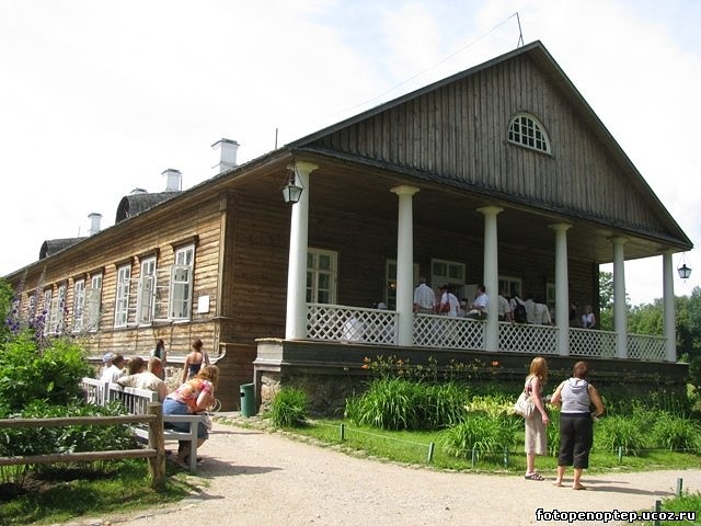 Картинки по запросу музей-усадьба друзей А. С. Пушкина помещиков Осиповых-Вульф. Пушкин впервые познакомился с семьёй Осиповых-Вульф в свой первый приезд в Михайловское в 1817 году, после окончания Лицея.