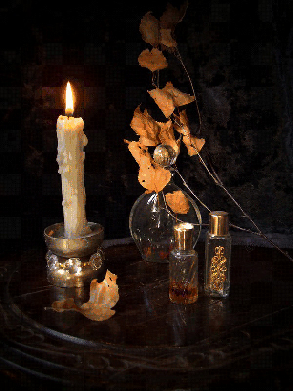 Стучит свеча. Натюрморт со свечой. Свечи красиво. Мерцающая свеча. Романтические свечи.