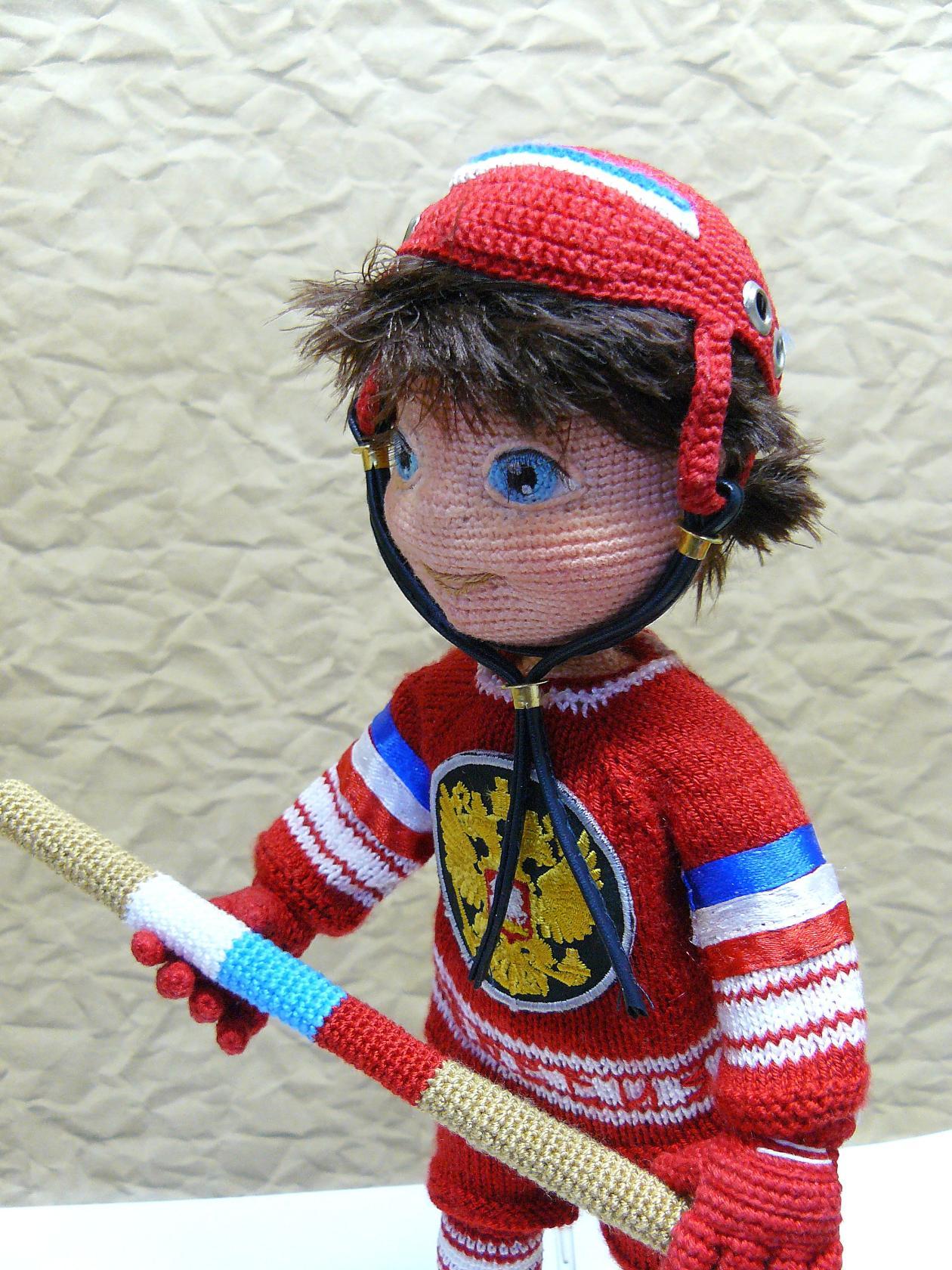 Вязаный хоккеист крючком схема и описание Вязаный хоккеист крючком схема и описание