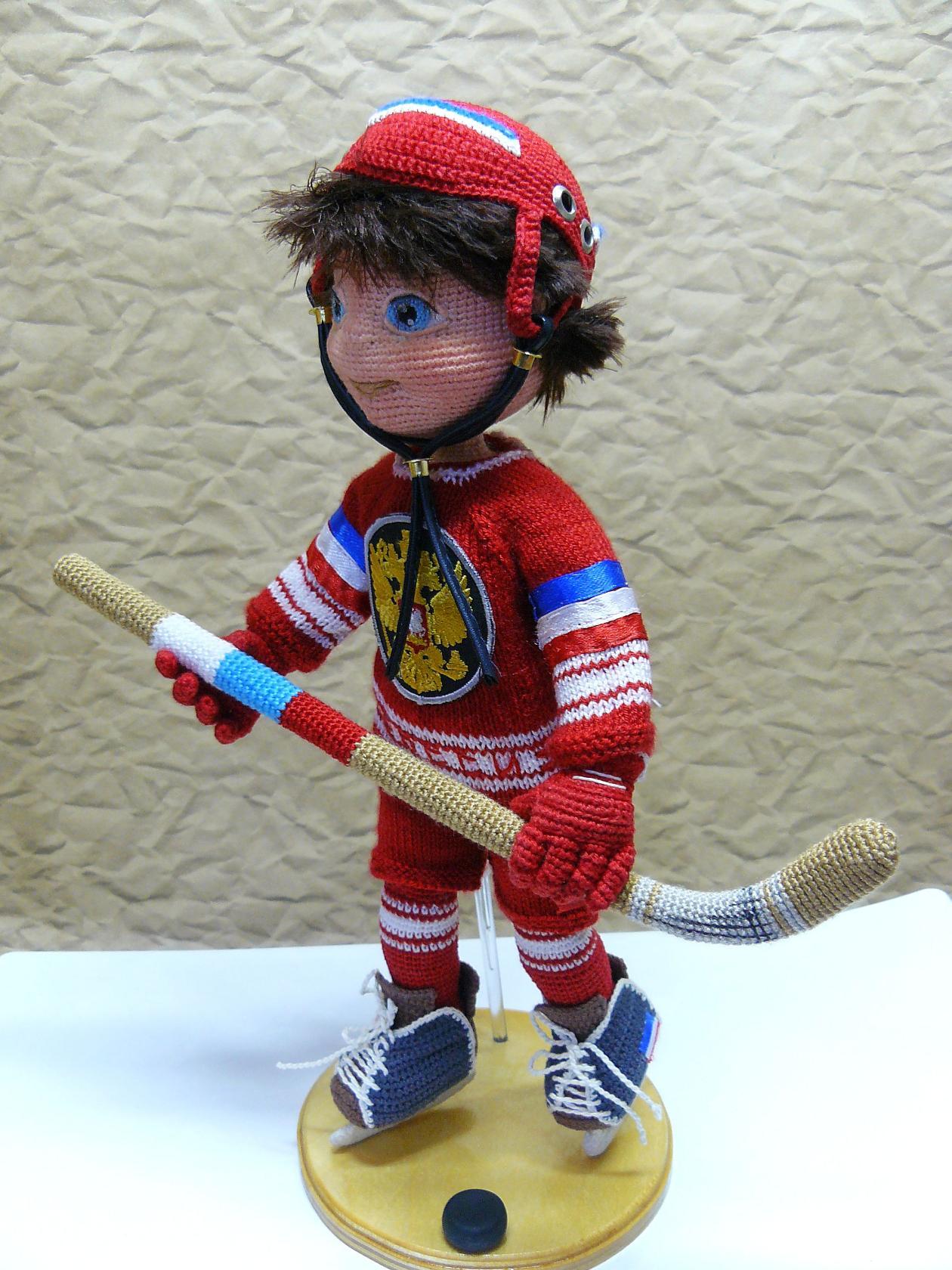 Вязаный хоккеист крючком схема и описание Вязаный хоккеист крючком схема и описание