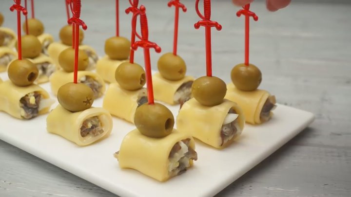 Канапе сыр с оливками фото Канапе сыр с оливками фото