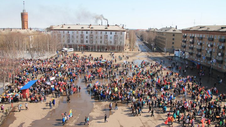 Инта видео. Инта площадь города. Площадь Комсомольская Инта. Республика Коми Инта население. Население Инты 2000.