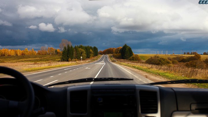 Дорога из окна машины фото Дорога из окна машины фото
