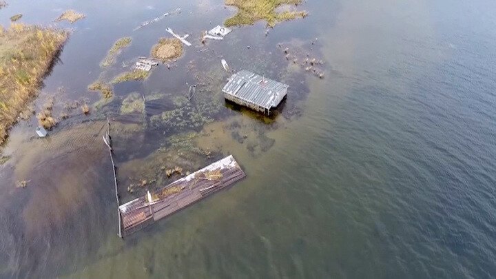 Уровень воды в озере составлял. Села затопленные на Байкале. Затопленная деревня на Байкале. Подтопление Байкала. Повышение уровня воды.