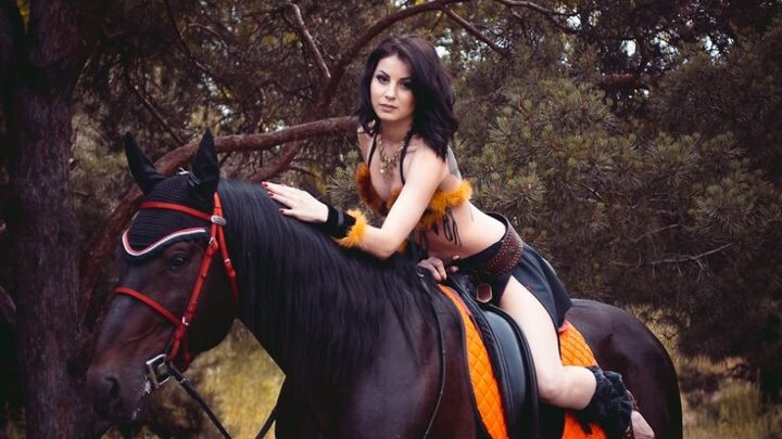 Амазонка на лошади фото Амазонка на лошади фото