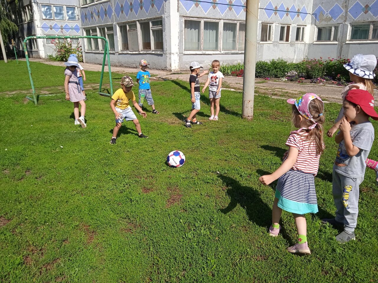 В детском саду №16 "Радуга" города Петровска прошла Неделя спортивных игр