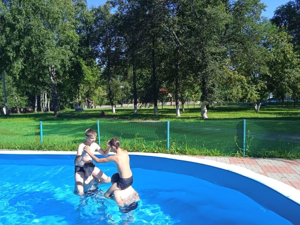 В загородном лагере имени Аркадия Гайдара состоялись аквастарты - соревнования в бассейне