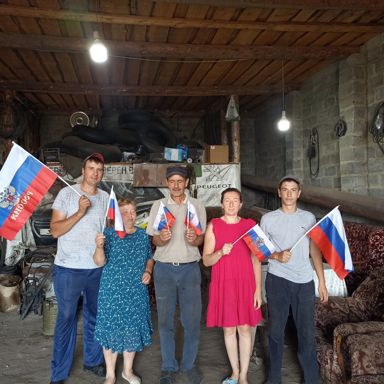 Жители сёл Петровского района присоединяются к акции "Флаг России"