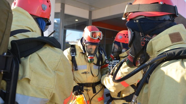 Спасатели ПСО МЧС России приняли участие в учениях на здании объекта ...