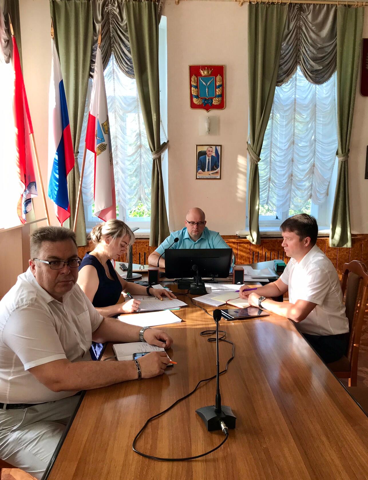 Исполняющий обязанности главы Петровского района поручил взять под постоянный контроль проведение вакцинации от коронавируса