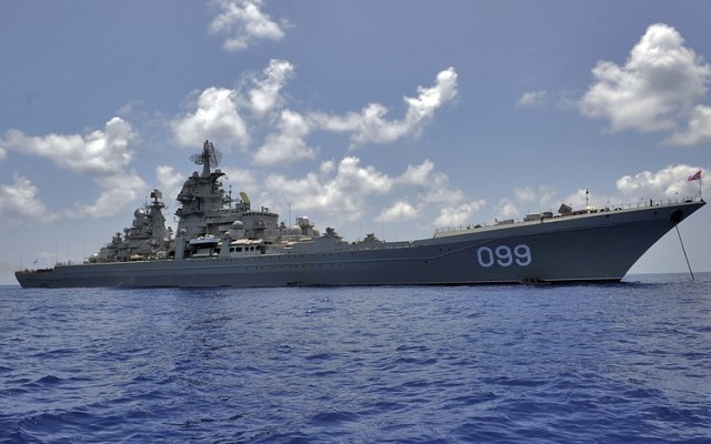 Западные СМИ порассуждали о дуэли позолоченного деревянного корыта и боевого крейсера 