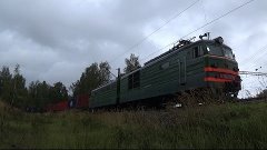 Электровоз ВЛ10-638 с контейнерным поездом на съезде