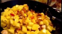 30 -КУЛИНАРИЯ -  Картофель тушёный с грибами и куриным филе.