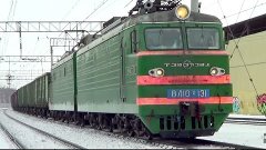 ВЛ10у-131 с грузовым поездом