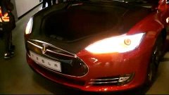 легковой автомобиль Тесла - полная электрика