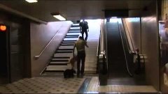 Как заставить людей пользоваться лестницей а не эскалатором?