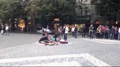 Street musicians in Prague.  Необычные уличные музыканты в П...