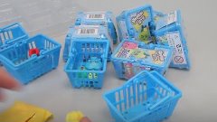 Khám phá đồ chơi bất ngờ trong các giỏ hàng siêu thị cho bé ...
