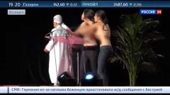 Активистки FEMEN избиты на мусульманской конференции во Фран...