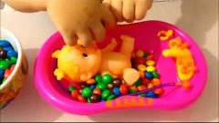 Baby Doll Bathtime in M&amp;M&#39;s Pretend Play