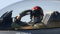 Военный Переворот в Турции - Истребители пролетают над домам...