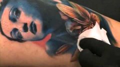 Процесс нанесения цветной татуировки от Карла Грейс #5