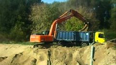 Hitachi Zaxis 250LCH-3 loading Daf CF