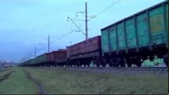 ВЛ10-845 со сигналом и грузовым поездом