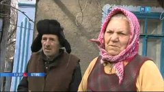 Un fost preot, acum primar al satului Băxani, cumpără pâine,...