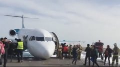 Аварийная посадка самолета Foker-100 в аэропорту Астаны